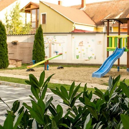 Platina Apartman Sarvar Exterior foto