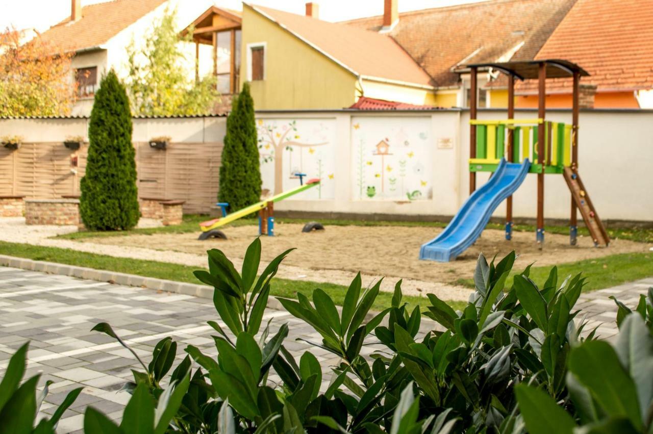 Platina Apartman Sarvar Exterior foto