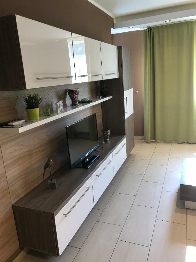 Platina Apartman Sarvar Exterior foto