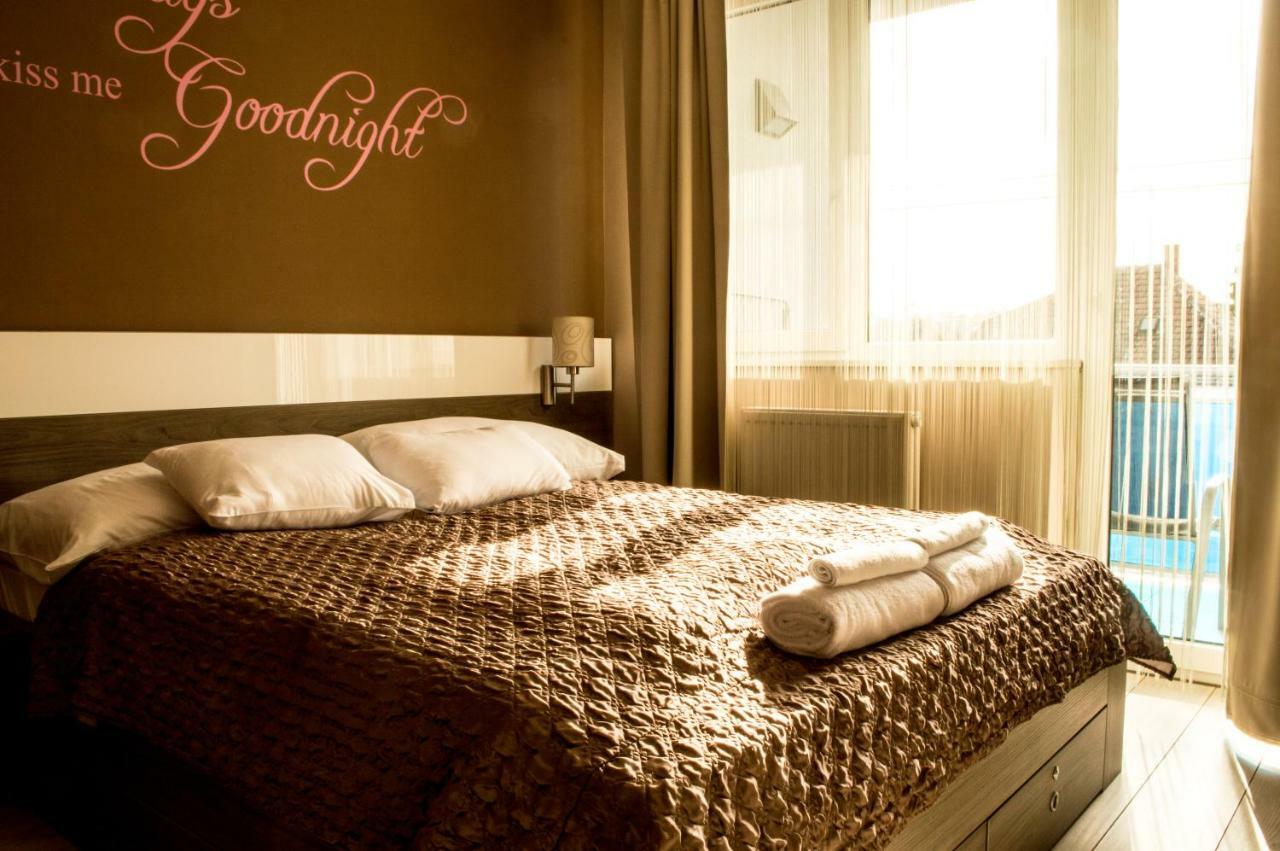Platina Apartman Sarvar Exterior foto